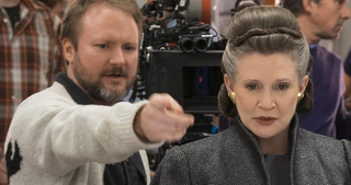 Rian Johnson y Carrie Fisher en el set de The Last Jedi.
